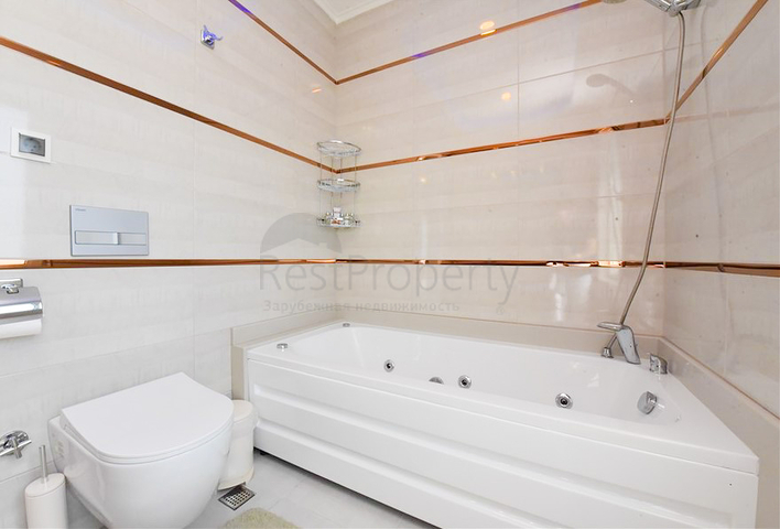 Просторный пентхаус 4+1 с видом на море в районе Махмутлар