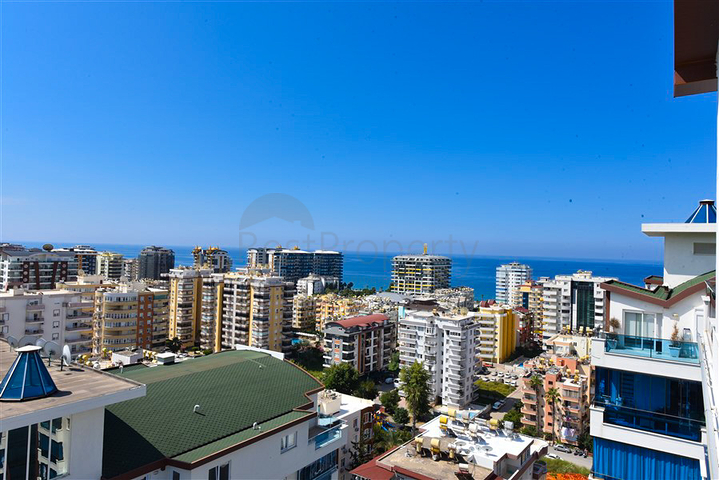 Просторный пентхаус 4+1 с видом на море в районе Махмутлар