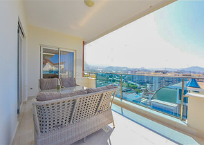 Просторный пентхаус 4+1 с видом на море в районе Махмутлар