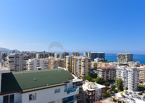 Просторный пентхаус 4+1 с видом на море в районе Махмутлар