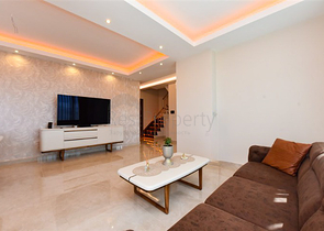 Просторный пентхаус 4+1 с видом на море в районе Махмутлар