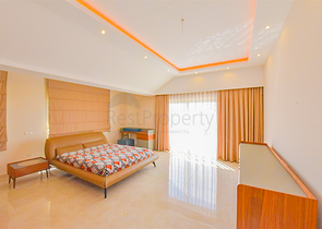 Просторный пентхаус 4+1 с видом на море в районе Махмутлар