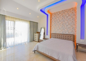 Просторный пентхаус 4+1 с видом на море в районе Махмутлар