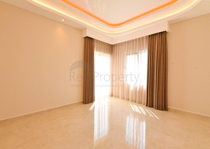 Просторный пентхаус 4+1 с видом на море в районе Махмутлар