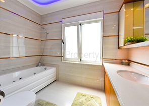 Просторный пентхаус 4+1 с видом на море в районе Махмутлар