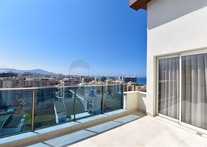 Просторный пентхаус 4+1 с видом на море в районе Махмутлар