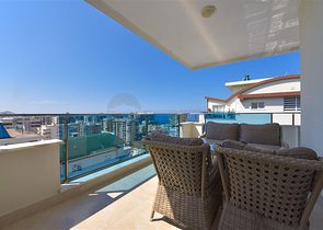 Просторный пентхаус 4+1 с видом на море в районе Махмутлар