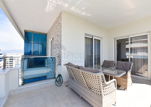 Просторный пентхаус 4+1 с видом на море в районе Махмутлар