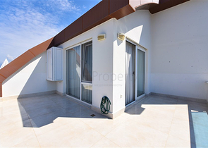 Просторный пентхаус 4+1 с видом на море в районе Махмутлар