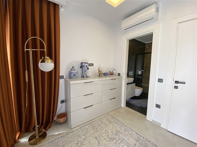 Трехкомнатный пентхаус в пешей доступности от моря с дизайнерским ремонтом