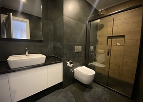 Трехкомнатный пентхаус в пешей доступности от моря с дизайнерским ремонтом