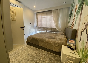 Трехкомнатный пентхаус в пешей доступности от моря с дизайнерским ремонтом