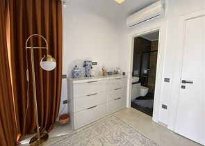 Трехкомнатный пентхаус в пешей доступности от моря с дизайнерским ремонтом