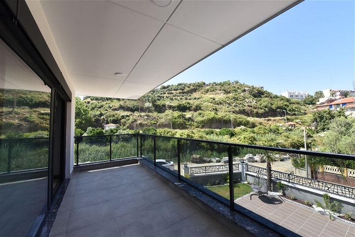 Вилла с бассейном в районе Авсаллар