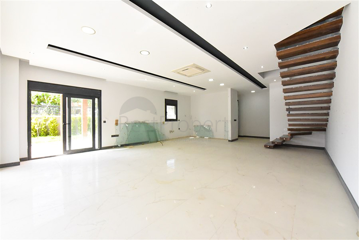 Вилла с бассейном в районе Авсаллар