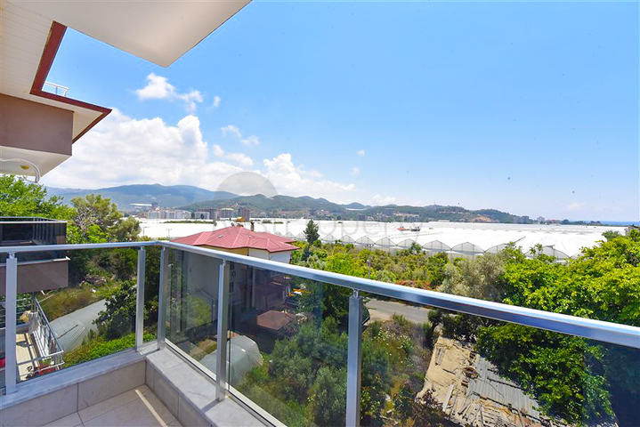 Большой пентхаус 4+1 с шикарными видами в районе Демирташ