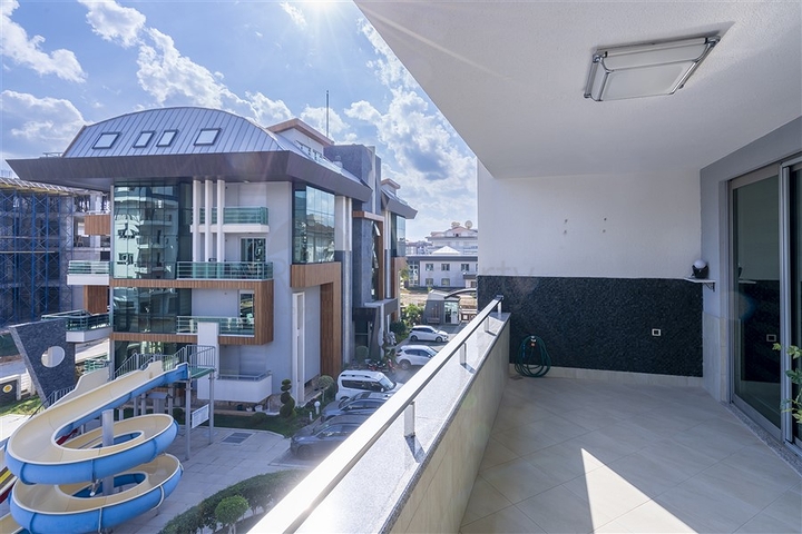 Трехкомнатная светлая квартира в районе Оба