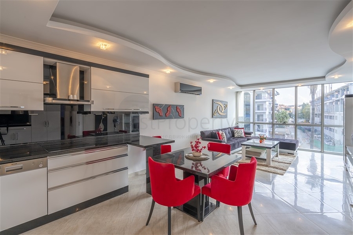 Трехкомнатная светлая квартира в районе Оба