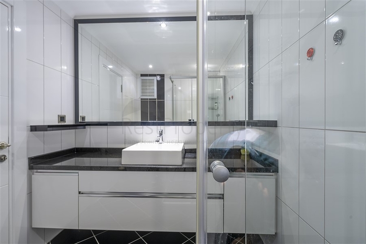 Трехкомнатная светлая квартира в районе Оба