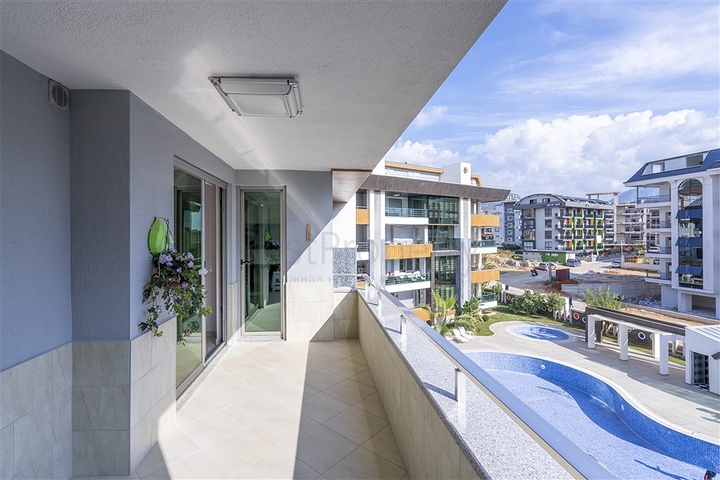 Трехкомнатная светлая квартира в районе Оба