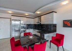 Трехкомнатная светлая квартира в районе Оба