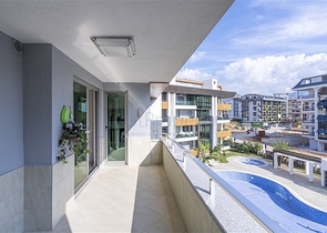 Трехкомнатная светлая квартира в районе Оба