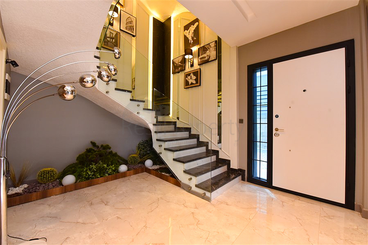 Вилла 4+1 с современным дизайном в живописном районе Каргыджак