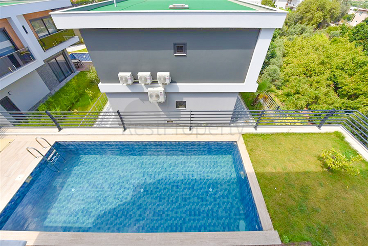 Вилла 4+1 с современным дизайном в живописном районе Каргыджак