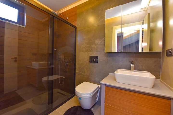 Вилла 4+1 с современным дизайном в живописном районе Каргыджак