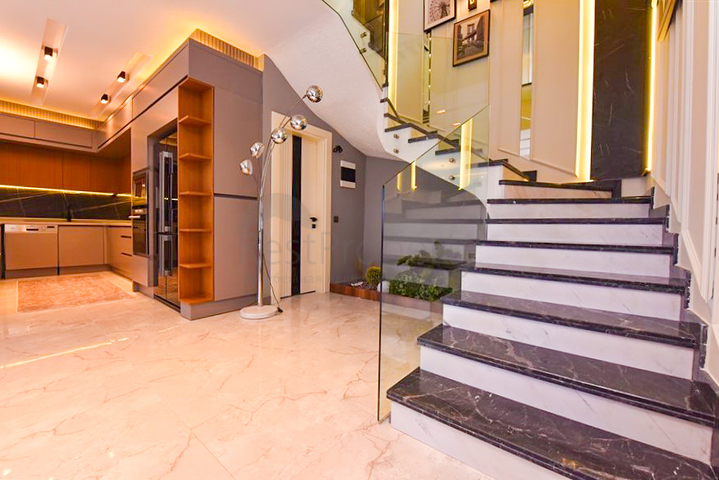 Вилла 4+1 с современным дизайном в живописном районе Каргыджак