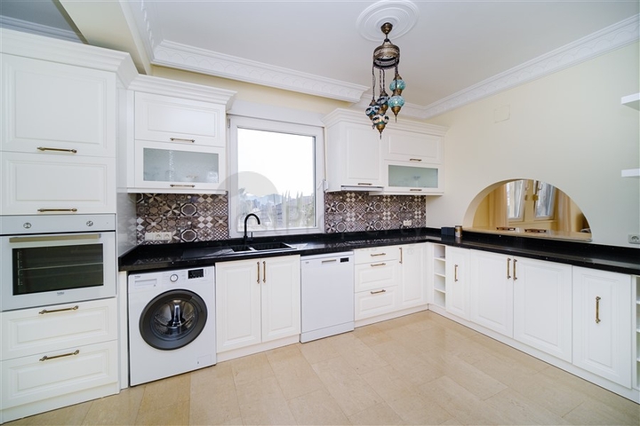 Вилла 3+1 в районе Конаклы