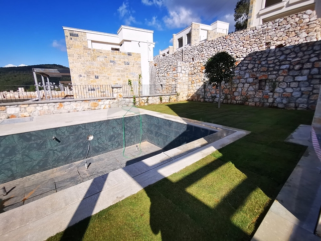 Виллы в живописном районе Туркбюкю, в окружение густой зелени. 