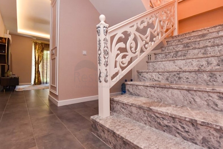 Двухуровневая квартира 3+1 с собственным садом