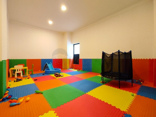 Двухуровневая квартира 3+1 с собственным садом