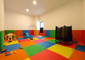 Двухуровневая квартира 3+1 с собственным садом