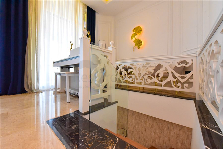 Вилла с дизайнерским ремонтом 5+1