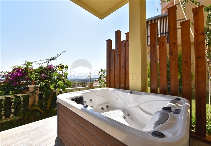 Вилла с дизайнерским ремонтом 5+1