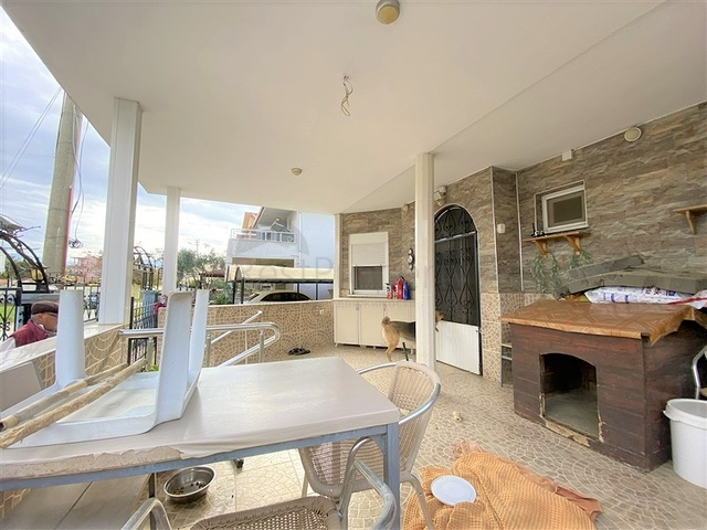 Вилла 6+2 с бассейном в районе Конаклы