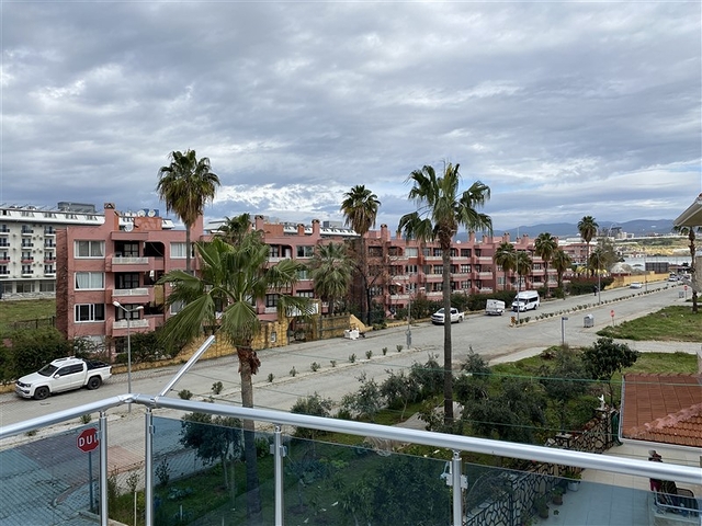 Вилла 6+2 с бассейном в районе Конаклы