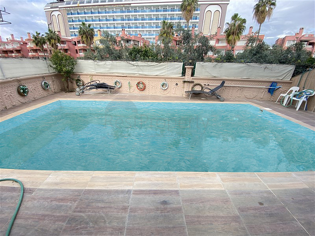 Вилла 6+2 с бассейном в районе Конаклы