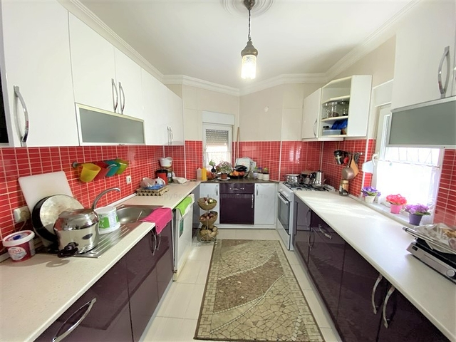 Вилла 6+2 с бассейном в районе Конаклы