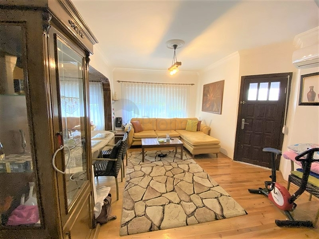 Вилла 6+2 с бассейном в районе Конаклы