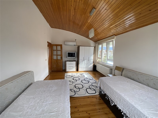 Вилла 6+2 с бассейном в районе Конаклы