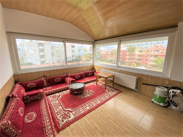 Вилла 6+2 с бассейном в районе Конаклы