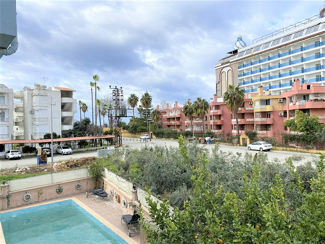 Вилла 6+2 с бассейном в районе Конаклы