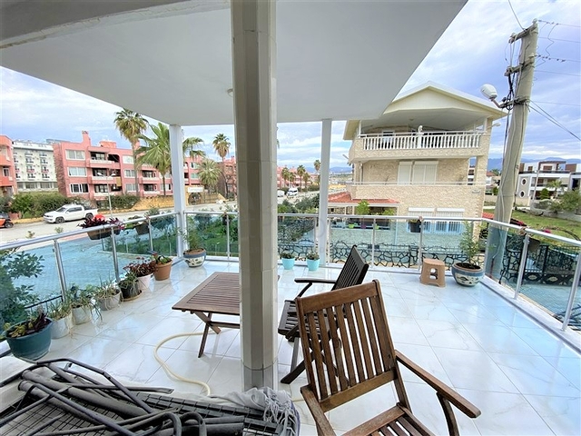 Вилла 6+2 с бассейном в районе Конаклы