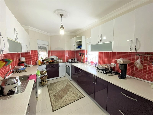 Вилла 6+2 с бассейном в районе Конаклы