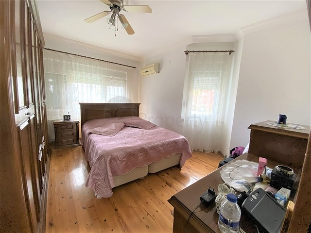 Вилла 6+2 с бассейном в районе Конаклы