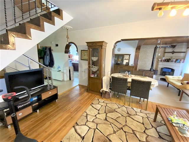 Вилла 6+2 с бассейном в районе Конаклы