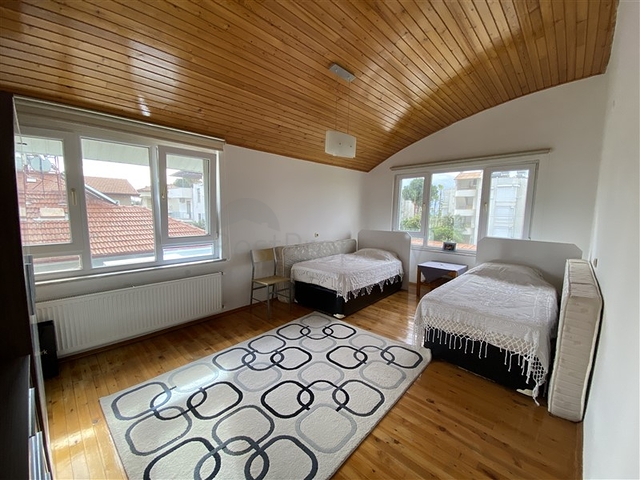 Вилла 6+2 с бассейном в районе Конаклы